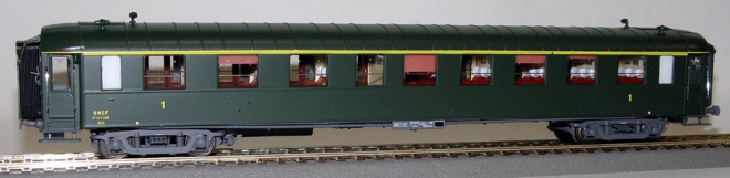 Passenger car type OCEM A8myfi 1st class<br /><a href='images/pictures/LS_Models/20215.jpg' target='_blank'>Full size image</a>